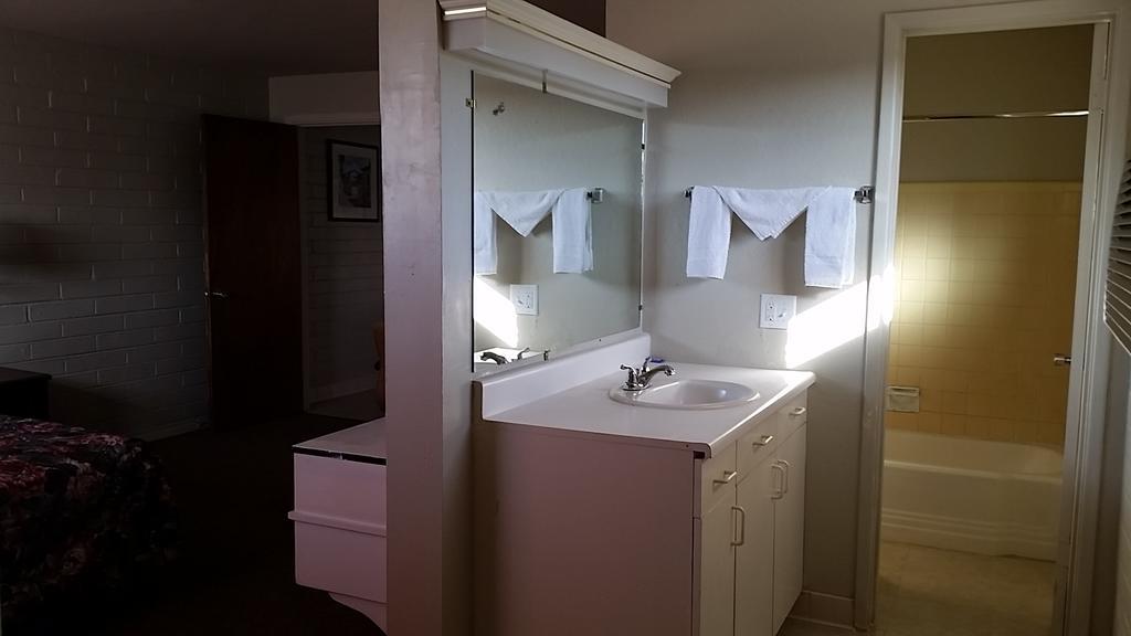 Riviera Motor Lodge Тусон Екстериор снимка